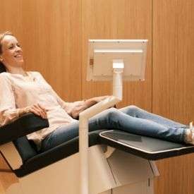 PelviPower Anwendung am Magnetfeldstuhl bei EMCONI Wien